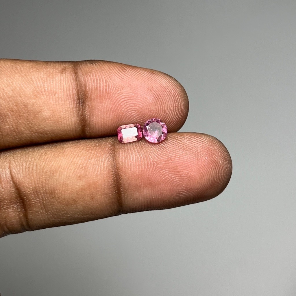 Natural Pink Tourmaline Batu Turmaline Batu Pink Tourmaline ukuran Kecil 2pcs