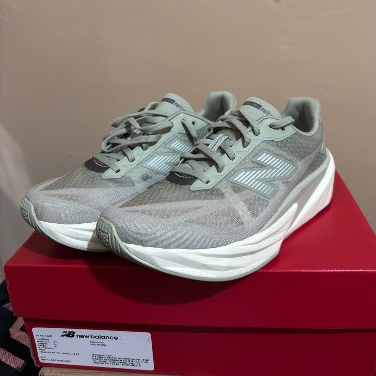 NEW BALANCE FuelCell Rebel V5