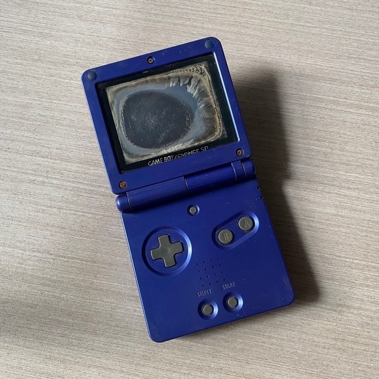 Gameboy Advance SP 001