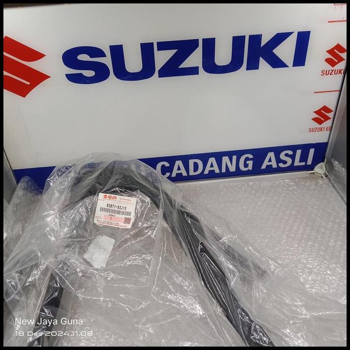 HOT DEAL 83671-63J12 KARET CHANEL/RUN FRONT DOOR GLASS KANAN BELAKANG SWIFT 