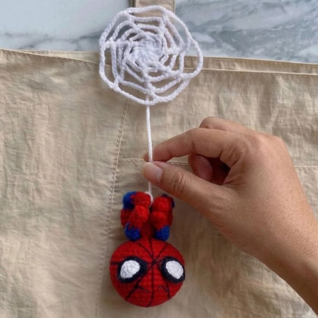 Spiderman Amigurumi - Spiderman Amigurumi keychain.