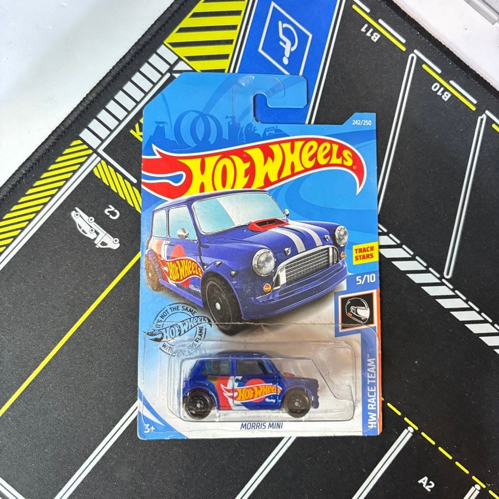 Mainan Mobil Hot Wheels Morris Mini Track Stars 5/10 HW Race Team warna biru