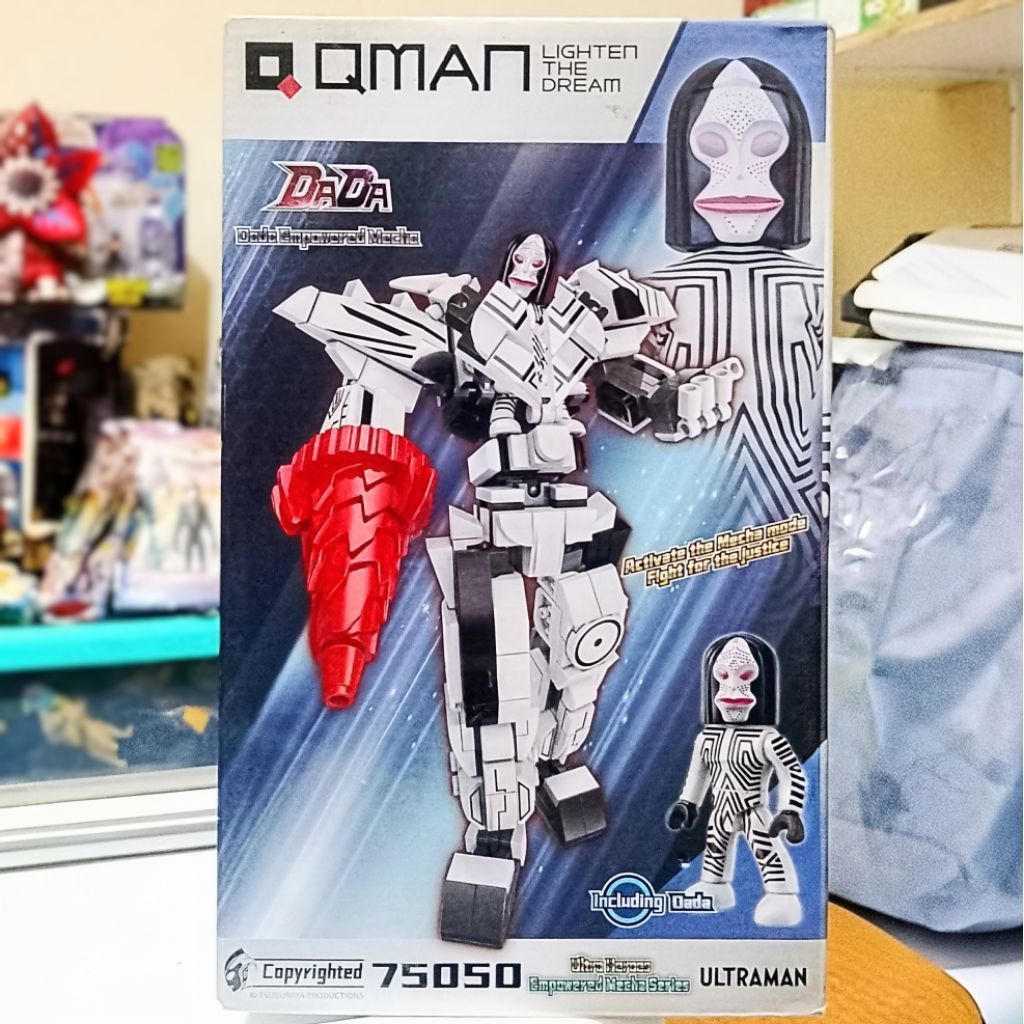 figure Qman ultraman (mecha)