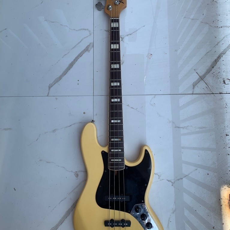 Squier Jazz Bass Custom Second