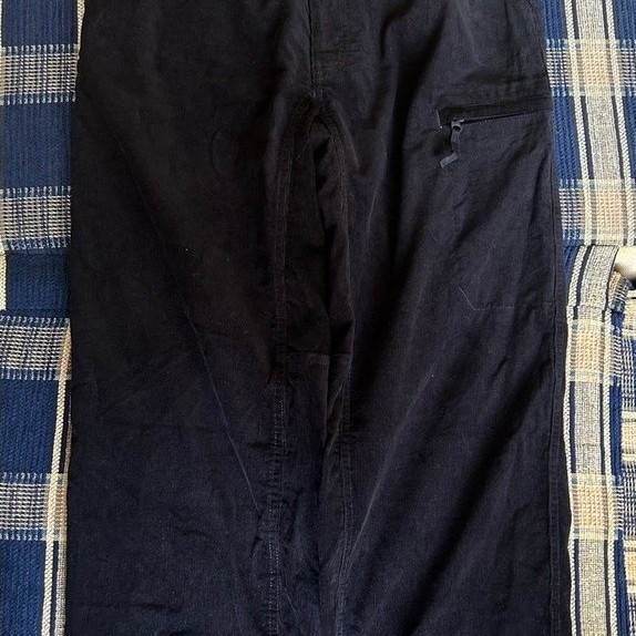 PRELOVED UNIQLO CARGO ZIP CORDUROY HITAM
