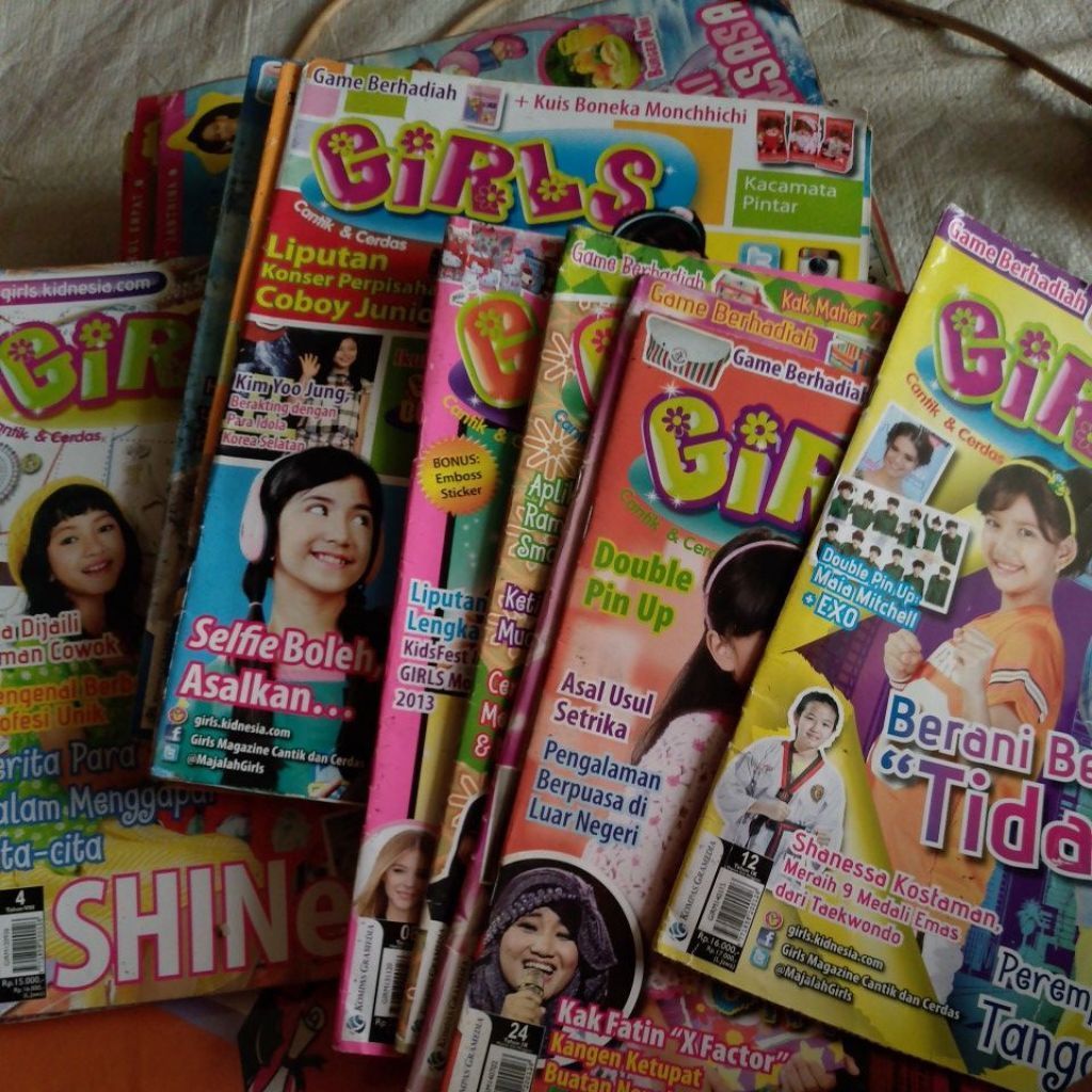 BUKU MAJALAH GIRLS CANTIK DAN CERDAS