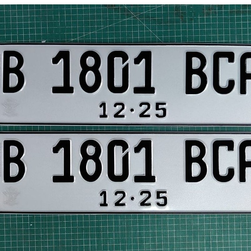 plat nomor mobil reflektif putih