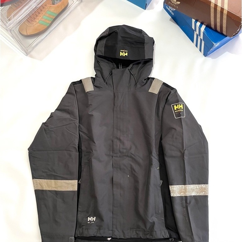 HELLY HANSEN