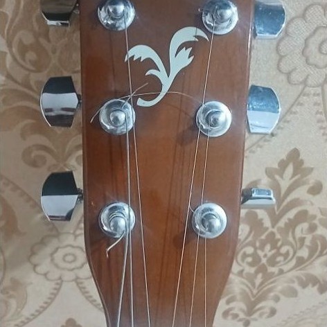 JUAL CEPAT BU Gitar Akustik Acoustic Yamaha F310 ori mulus like new senar ringan 008 plus softcase d