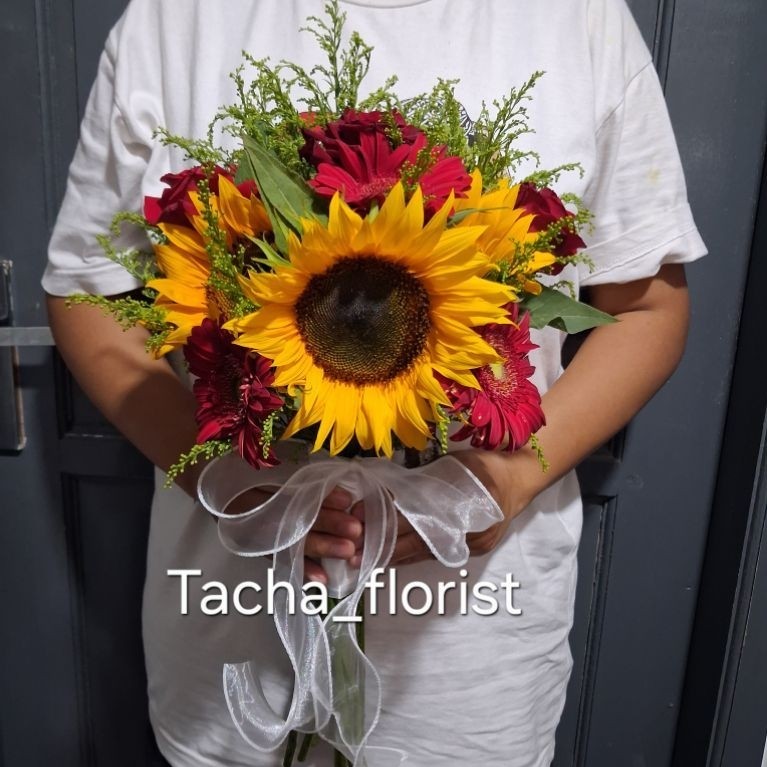 handbouquet wedding matahari mix bunga mawar merah segar