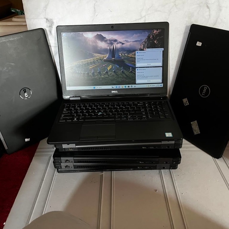 DELL LATTITUDE 5580 I7-7820HQ 8GB RAM 128GB SSD NVIDIA 940MX MULUS