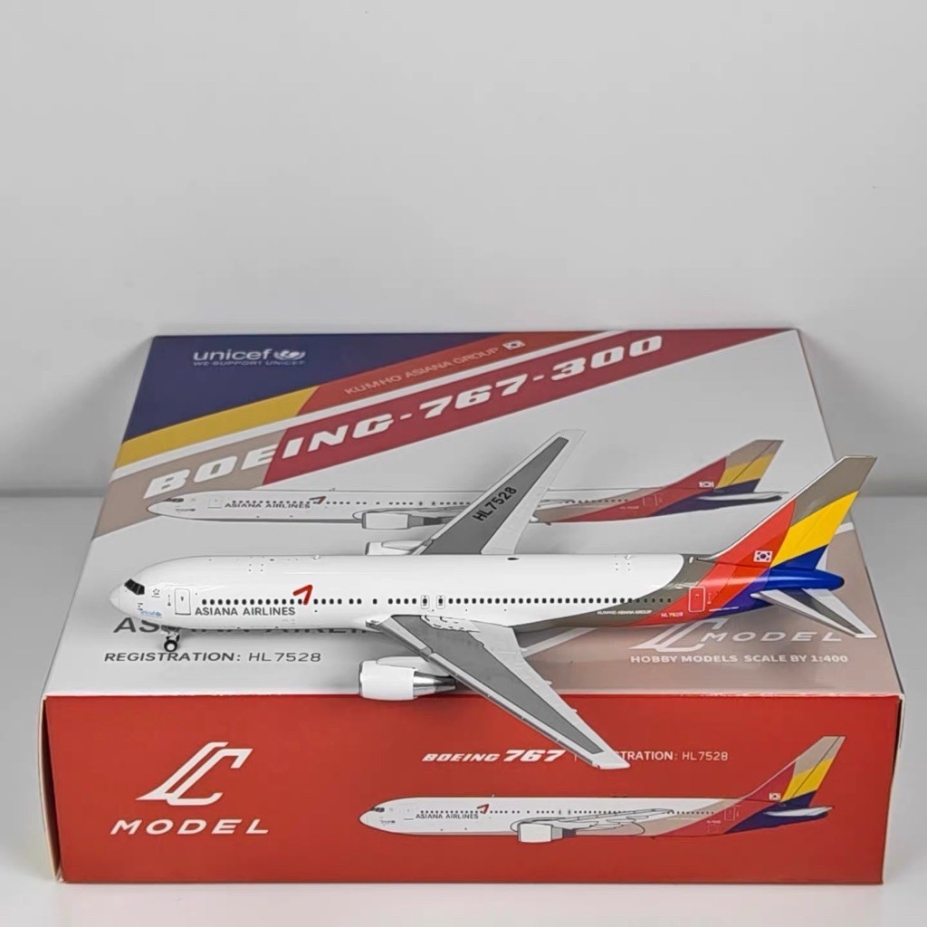 Asiana Boeing B767-300 HL7528 1:400 Scale