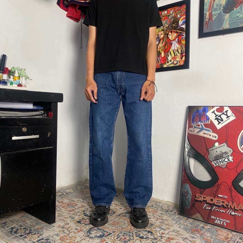 UCW UNIQLO STRAIGHT FIT BLUE JEANS