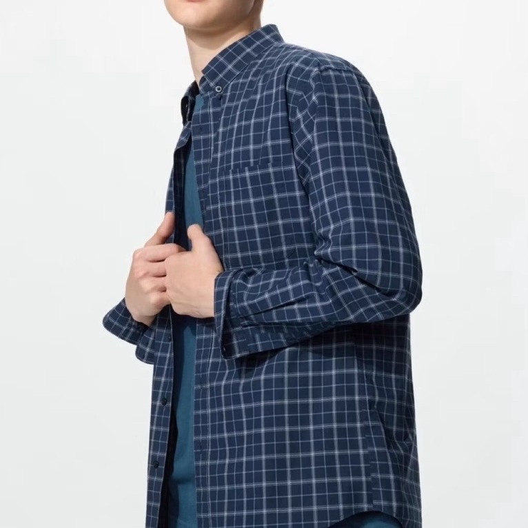 Kemeja Uniqlo Man BROADCLOTH kotak 69 navy