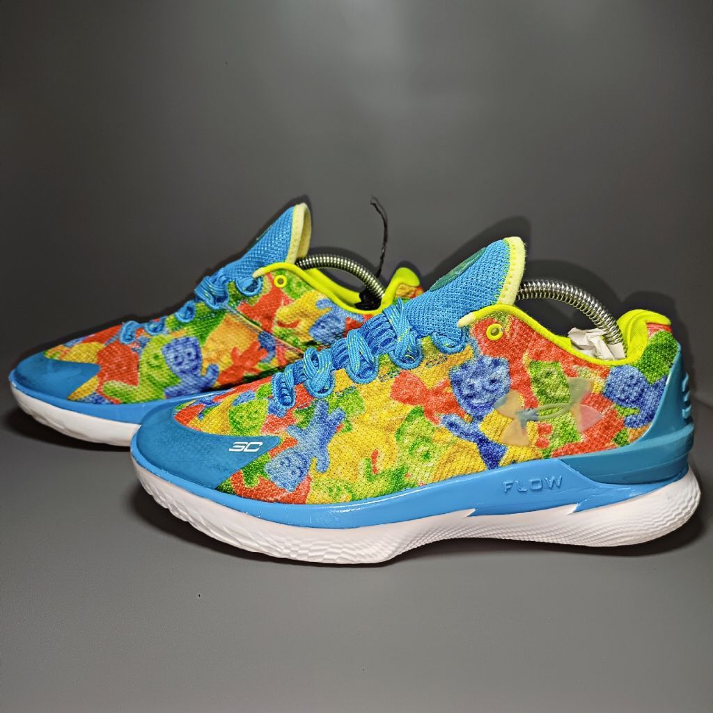sepatu basket / voli second Undr Armor Sour Patch Kids x Curry 1 Low FloTro size 41 insol 26 cm