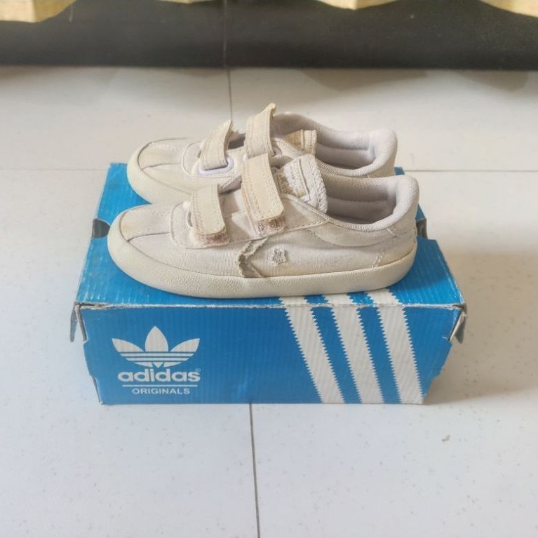Sepatu converse anak second original 18cm