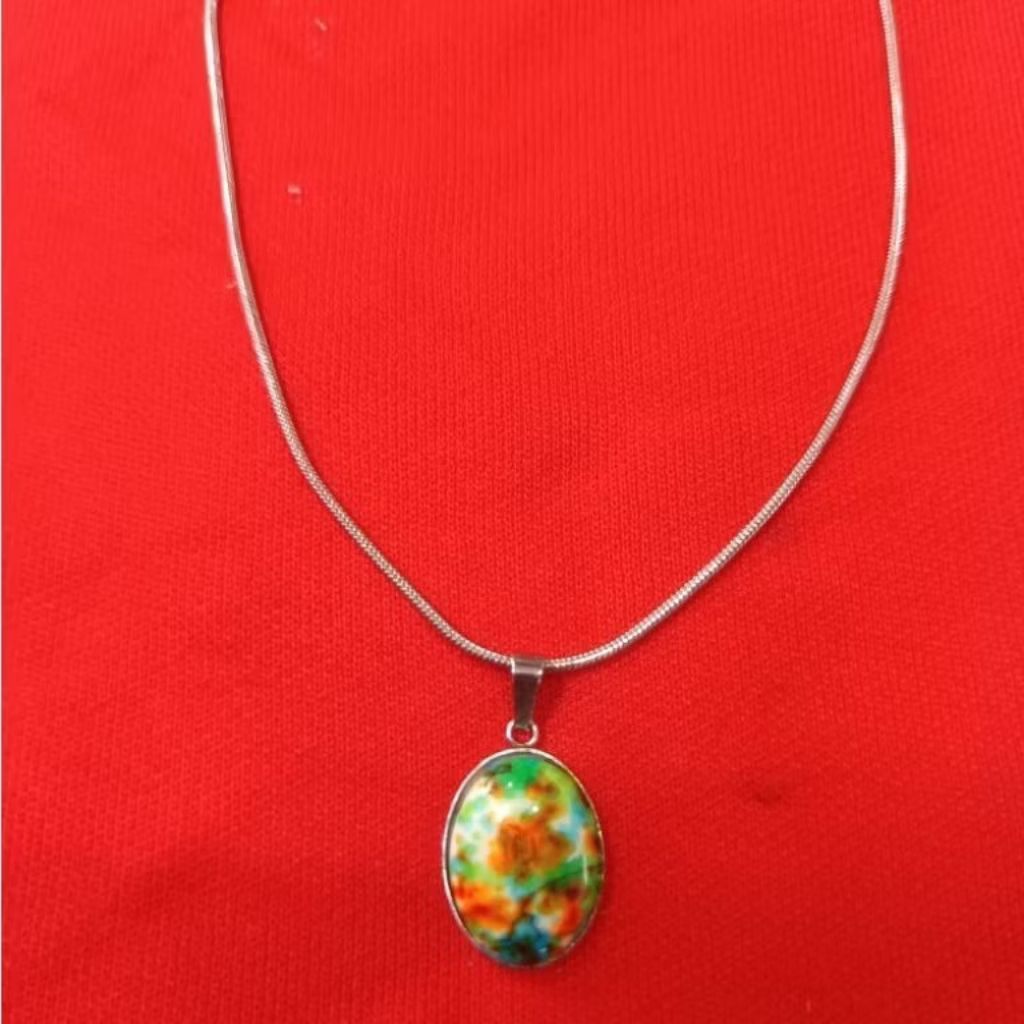 Kalung liontin stainless batu bacan(batu cantik) pancawarna 18x13mm