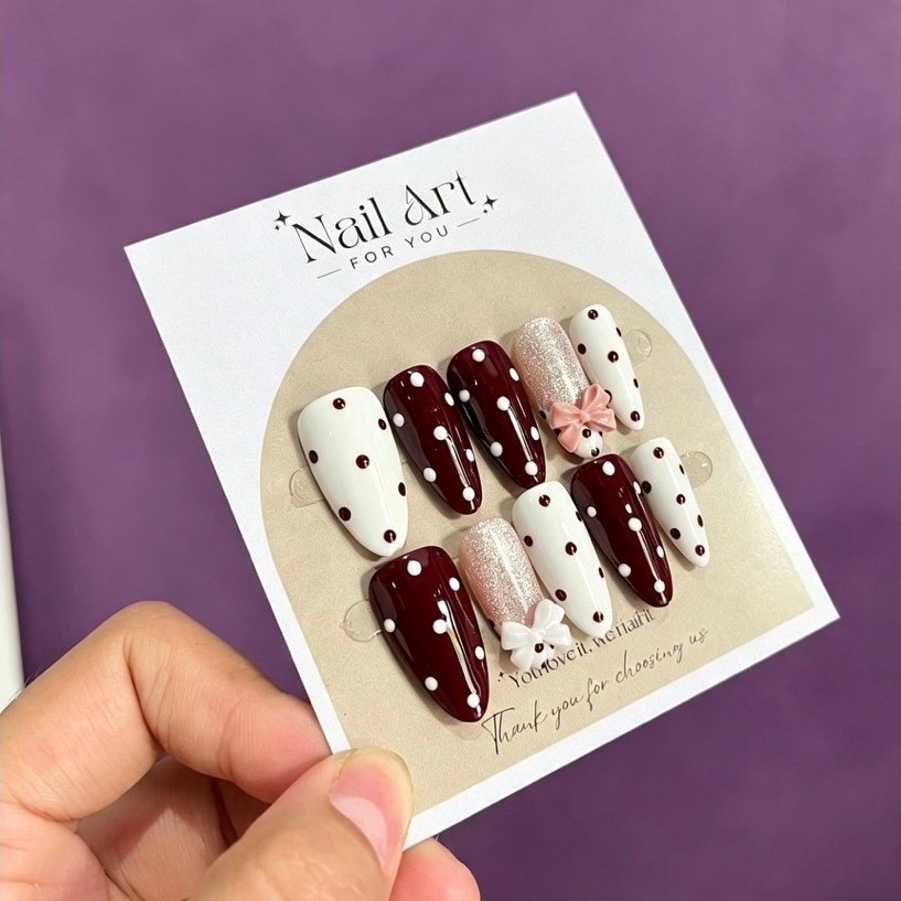 PRES ON NAILS+TOLKIT
