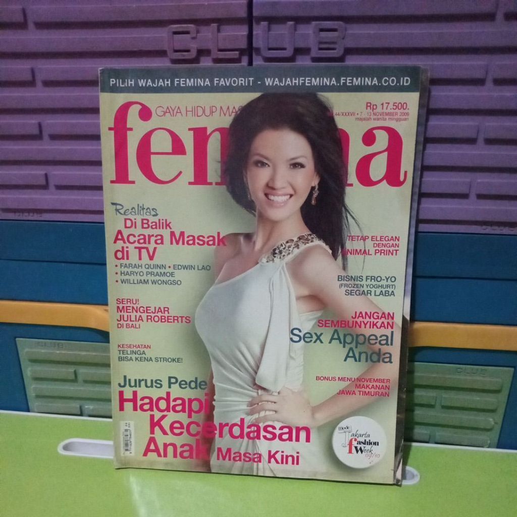 MAJALAH FEMINA NO 44 EDISI NOVEMBER 2009 (BEKAS)
