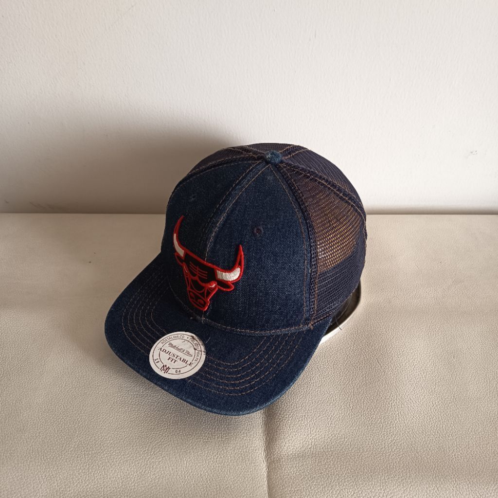 topi cap snapback trucker jeans chicago bulls mitchell & ness second bekas preloved original branded