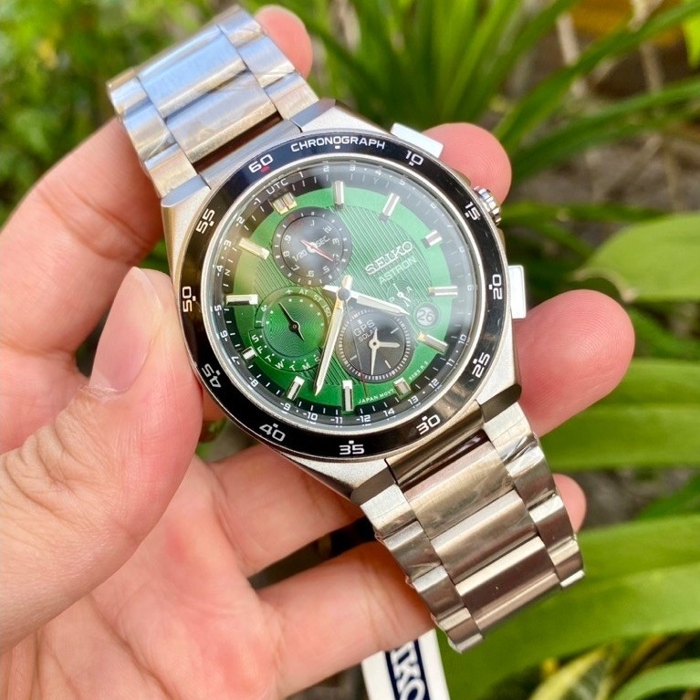 Jam Tangan Seiko Astron Chronograph Analog Tali Stainless Steel Tampilan Elegan