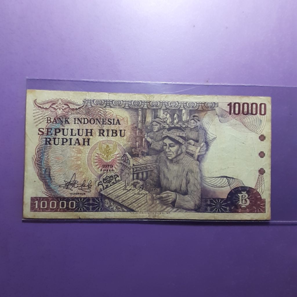 Uang kuno 10000 rupiah gamelan tahun 1979