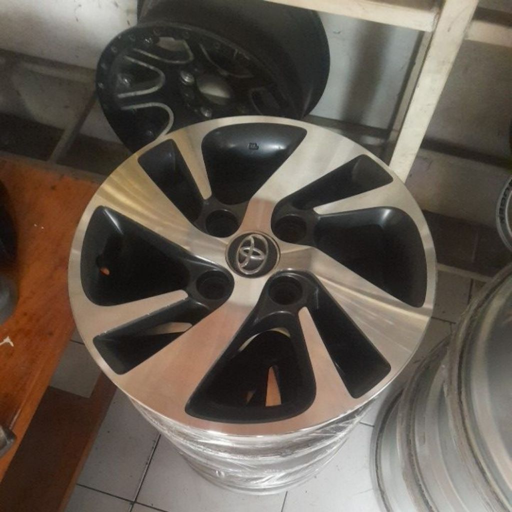 velek Velg avanza veloz r15