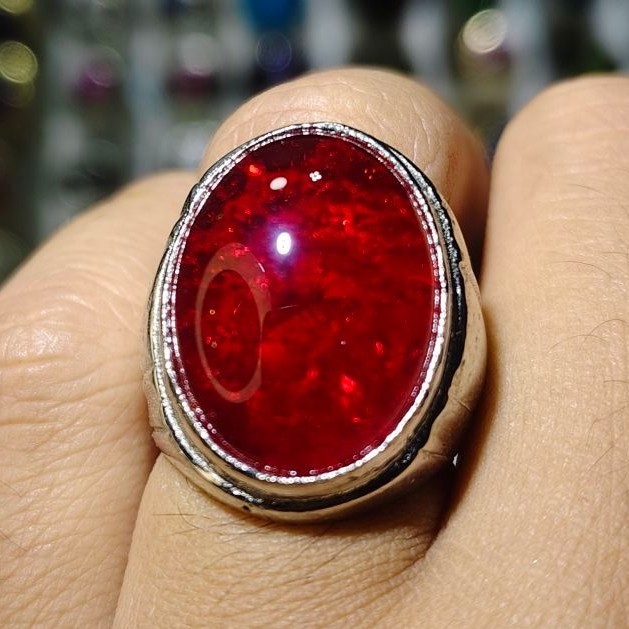 cincin batu merah pecah seribu