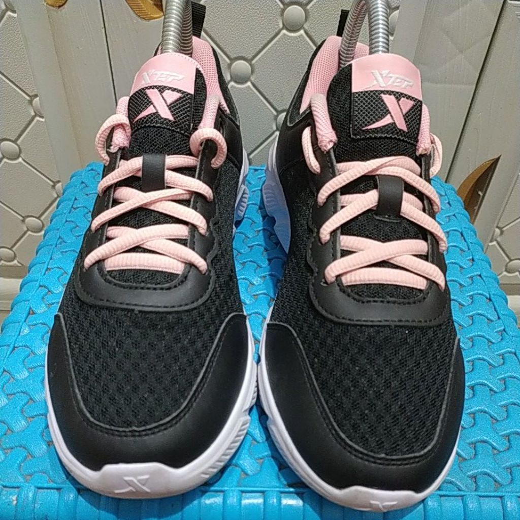 Sepatu Second XTep Size 38 Insole 24 cm