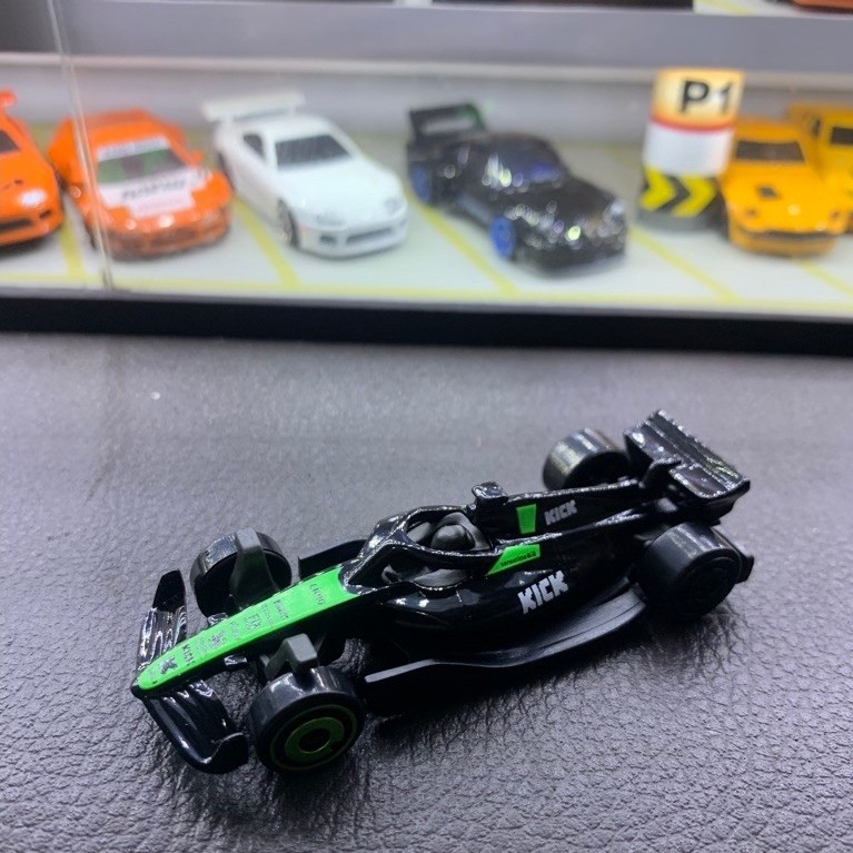 Hotwheels f1 kick sauber