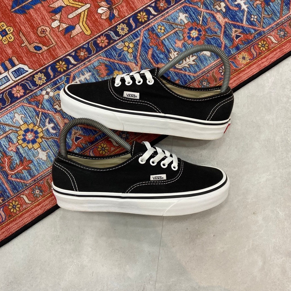 [Size 37] Vans Authentic Classic Black White Second Original