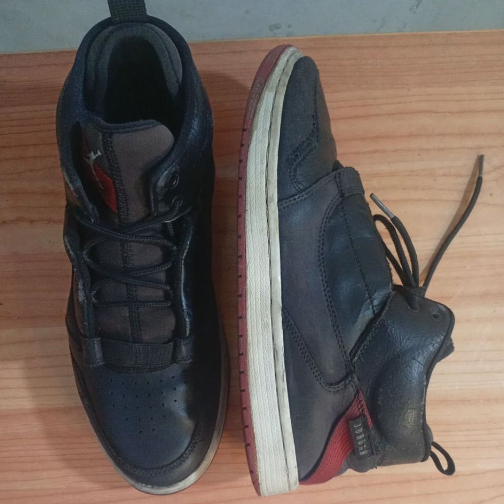 Sepatu AJ1 Black Gym Red Size 44 Second Original