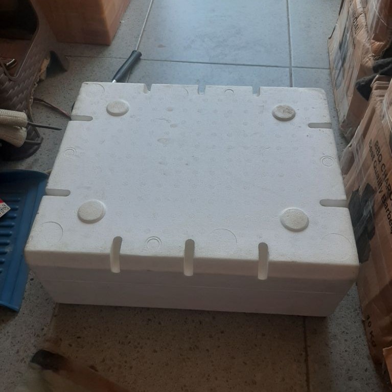 Box styrofoam tebal berlubang (bekas bagus)