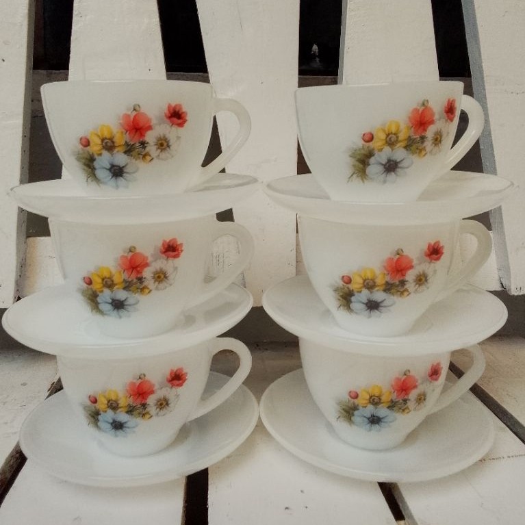Set 6 pasang Cangkir + Piring Lepek, Vintage merek ARCOPAL FRANCE
