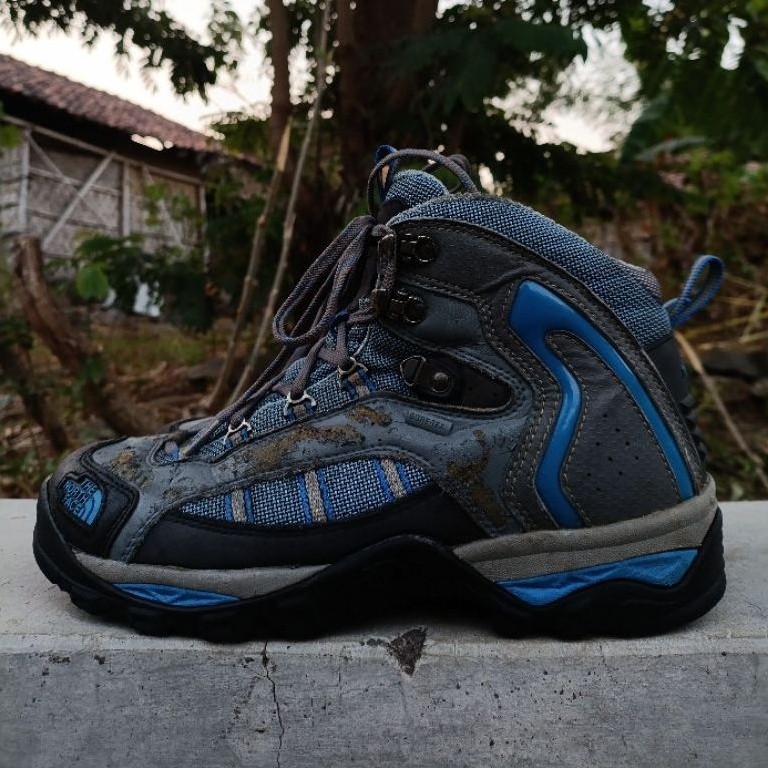 sepatu hiking tnf GORETEX
