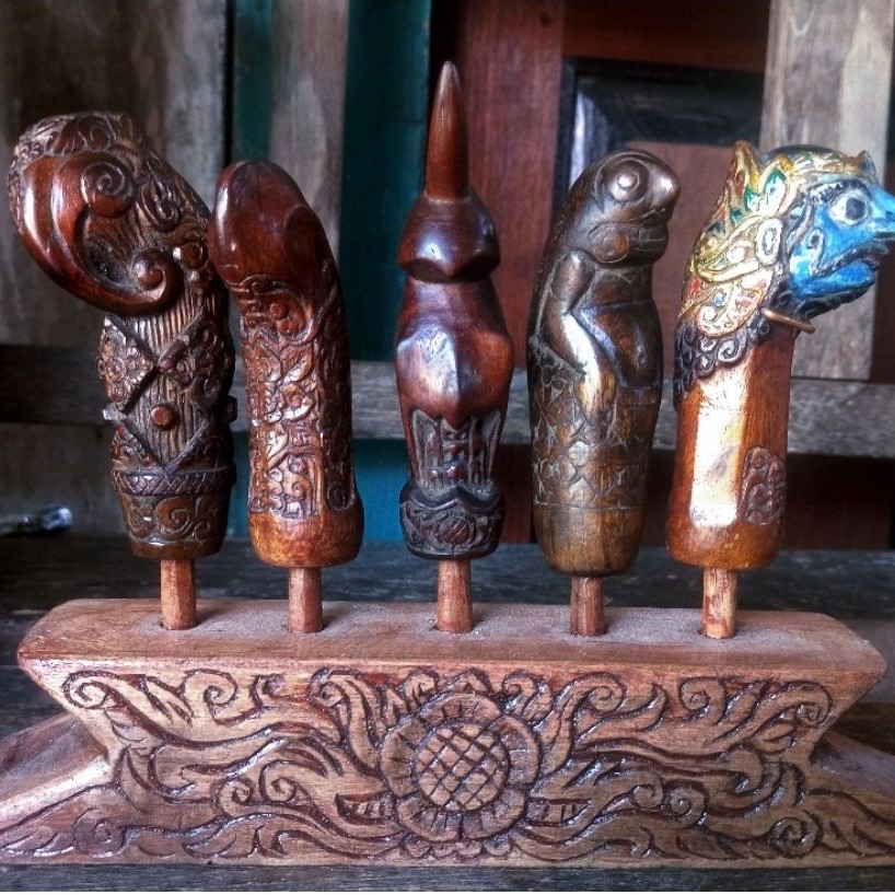 deder keris ukir borongan
