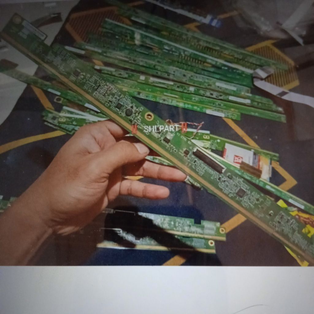 rodo murah ticon tikon tv lcd 24inci auo t240xw01 v1auo 24t01-c04