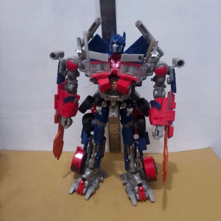 Transformers ROTF Optimus Prime leader Class Hasbro