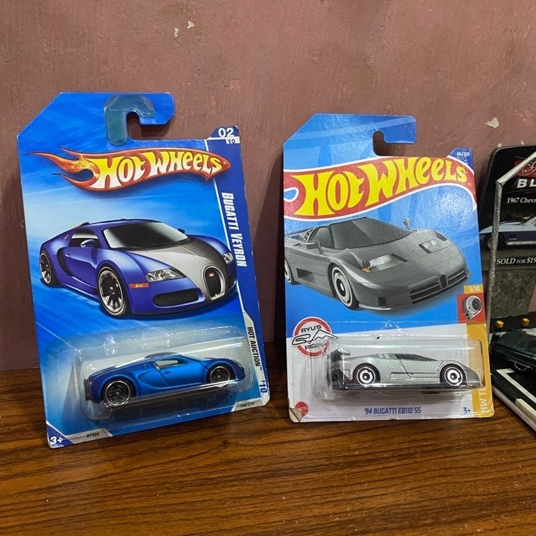 HOT WHEELS BUGATTI VEYRON & BUGATTI EB110 SS