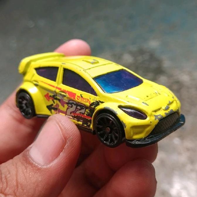 HOTWHEELS LOOSE DIECAST LOOSE HOTWHEELS 12 FORD FIESTA DAREDEVIL 5 PACK RARE