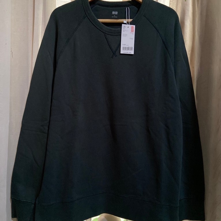 Crewneck Uniqlo Hijau Emerald size XL