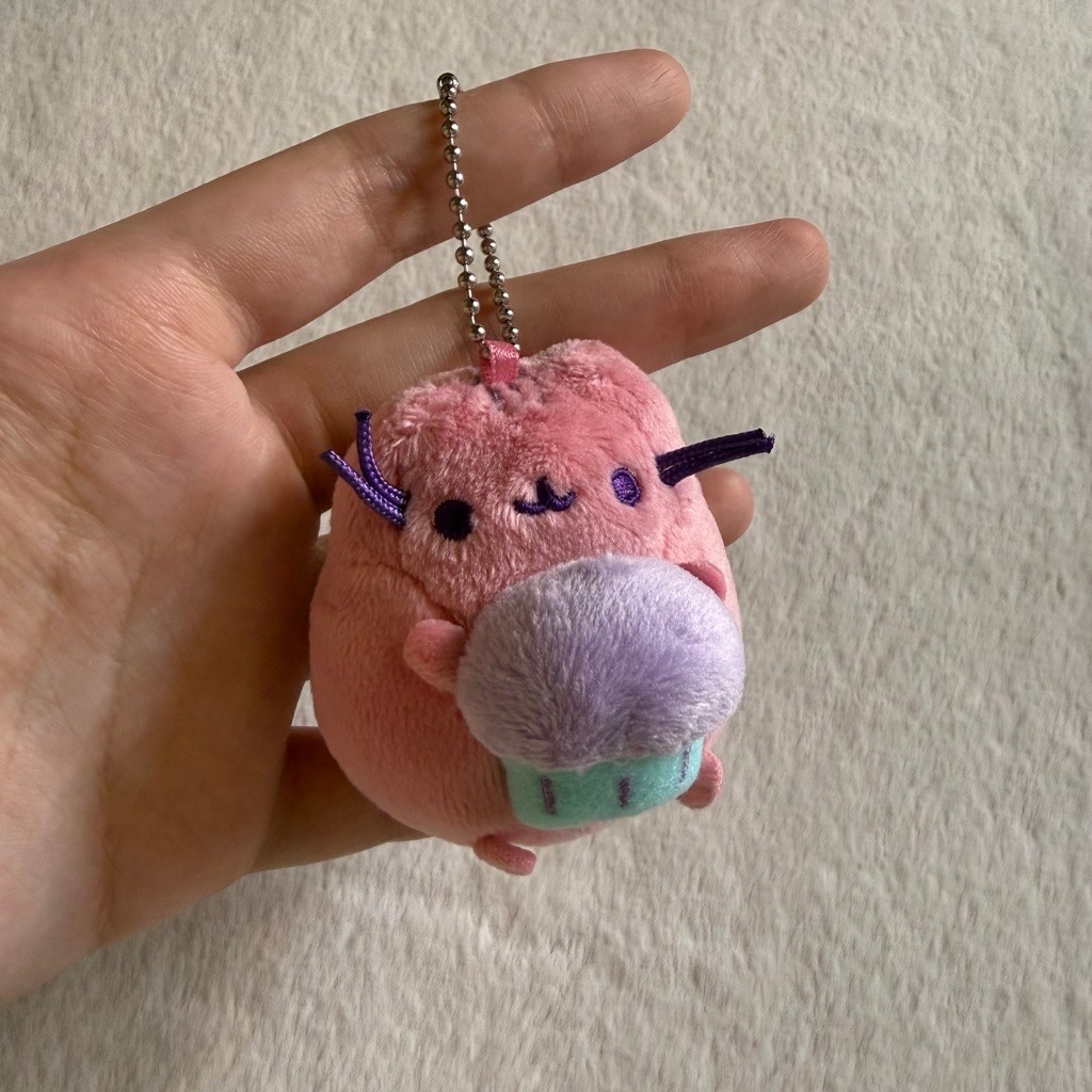 Gund Pusheen Keychain Blind Box Pink Cat With Cupcake