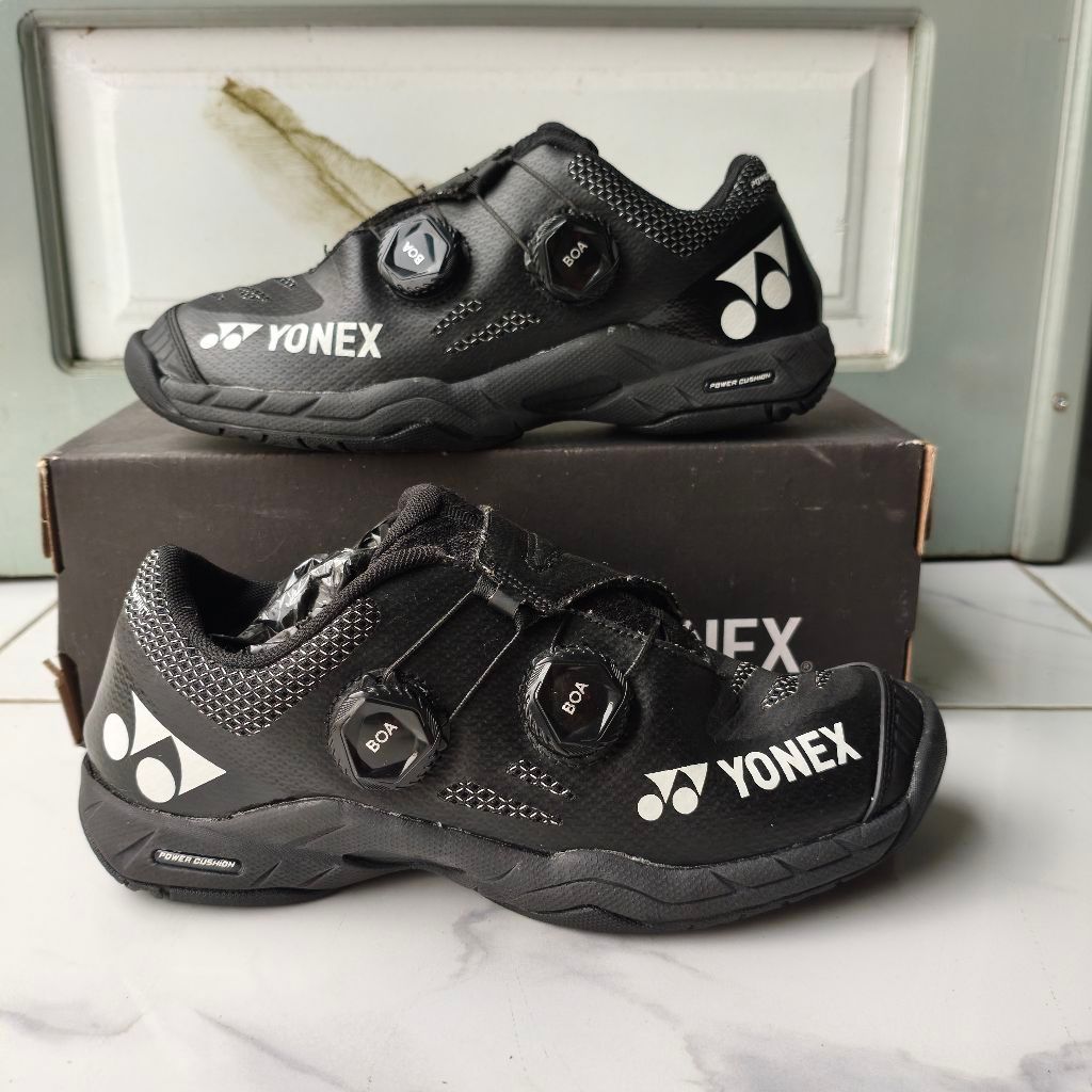 Sepatu Badminton Yonex Boa size 39 (second miror)