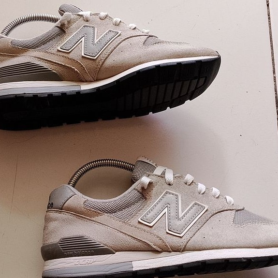 Sepatu NB 996