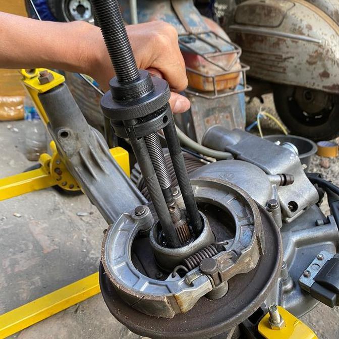 Tracker traker alat bantu copot laher bearing roda belakang vespa