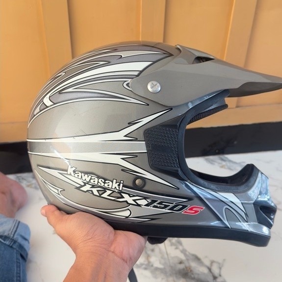 Helm Kawasaki KLX 150s Abu-Abu Ori Second L