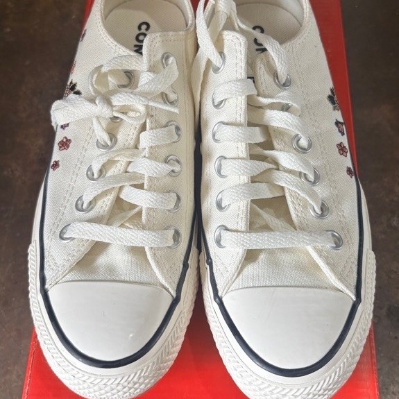 preloved sepatu convers women