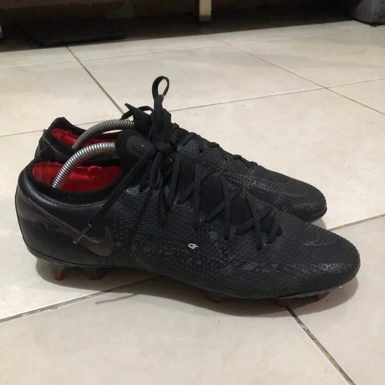 Sepatu bola Nike Phantom GT Elite