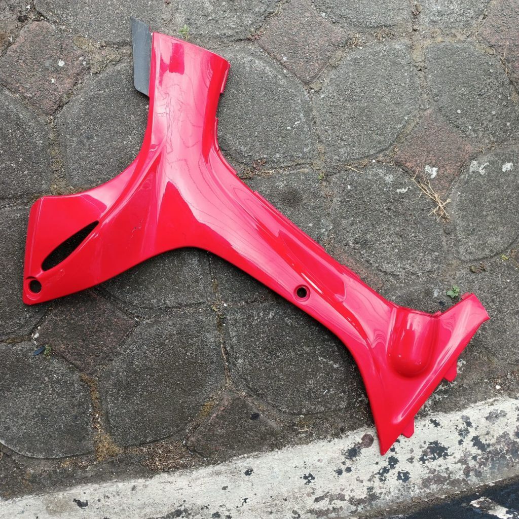 Sayap fizr KANAN merah original Yamaha genuine parts leksil dalam sayap fizr KANAN original Yamaha g