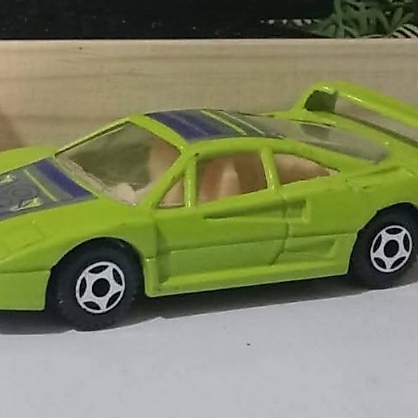 Diecast Ferrari Skala 64
